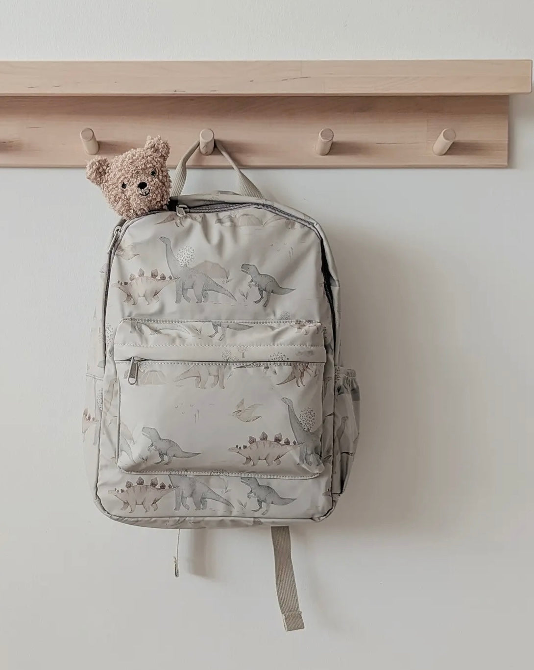 Sac Jurissic| Menoum menoum